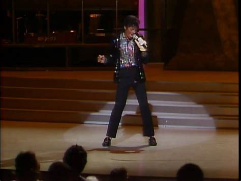 YouTube Michael Jackson Billie Jean Live FIRST MOONWALK HD ...