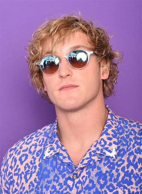 YouTuber Logan Paul says sorry for filming suicide victim ...