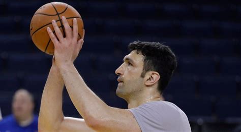 Zaza Pachulia agrees to 1 year deal with Warriors ...