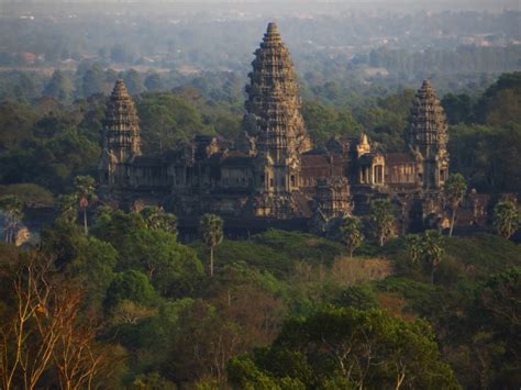 Zdjęcia: Świątynia Phnom Bakheng, Angkor, Angkor Wat ...